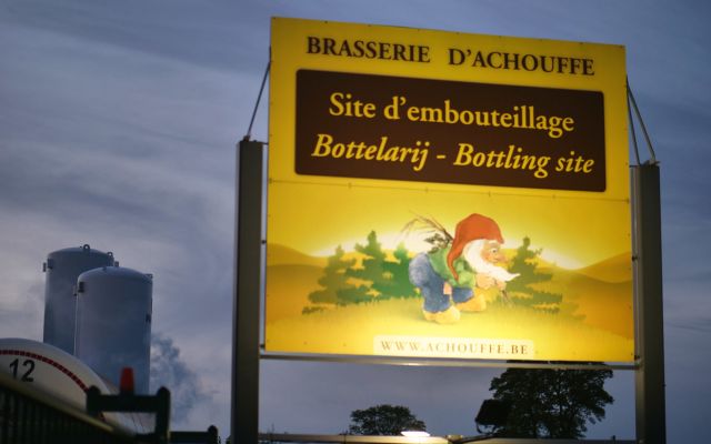 Éclairage du parking du personnel et relighting du hall d’embouteillage de la brasserie D&rsquo;Achouffe